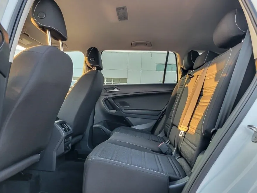 2023 Volkswagen Tiguan S photo 1