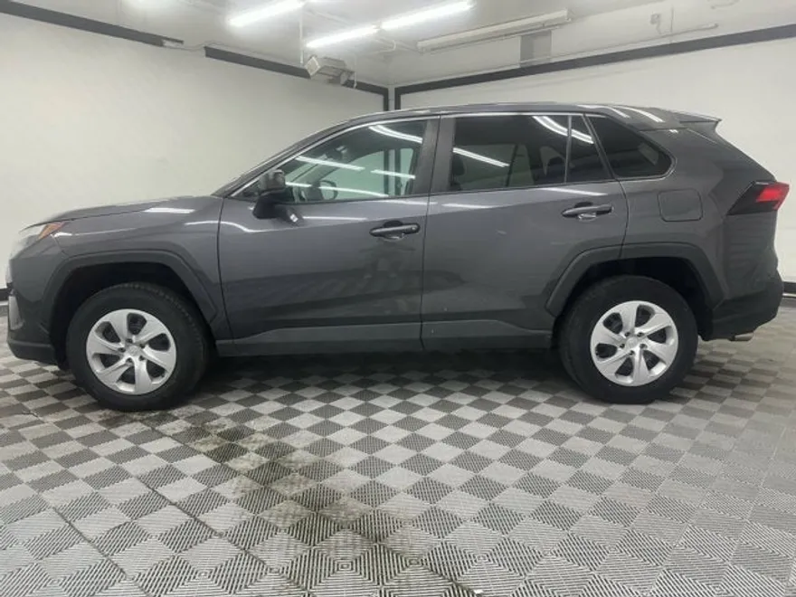 2024 Toyota RAV4 LE photo 1