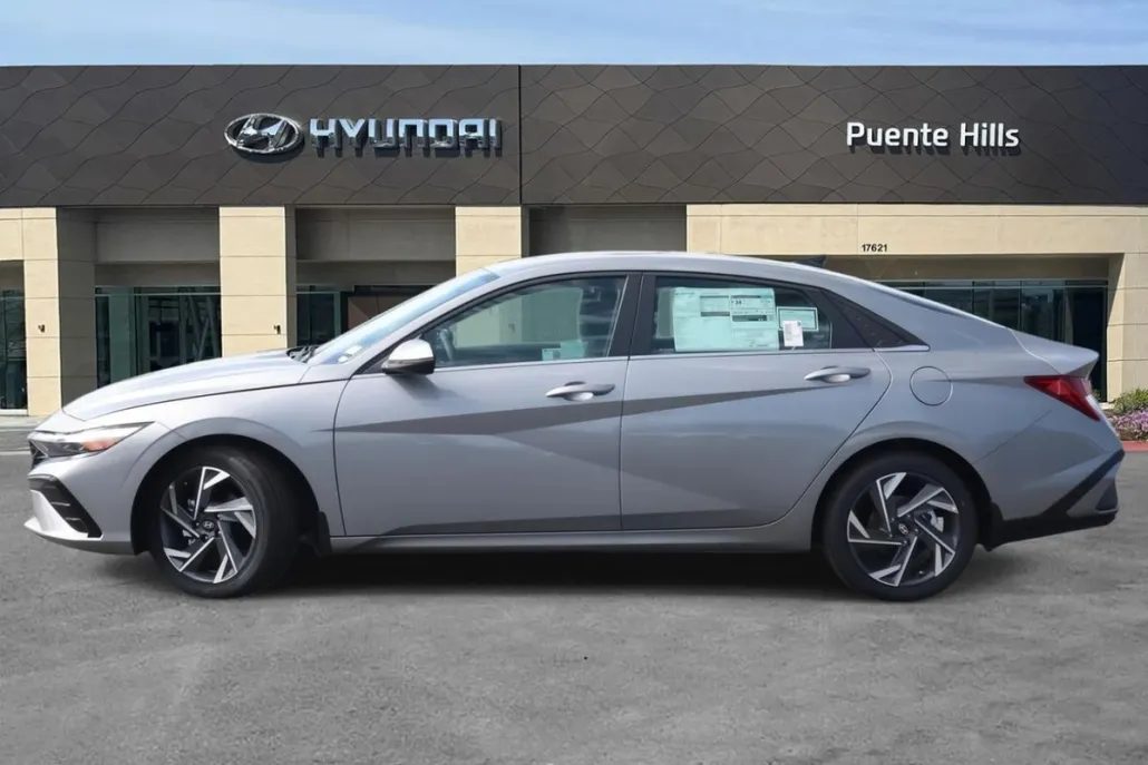 2025 Hyundai Elantra Limited photo 1