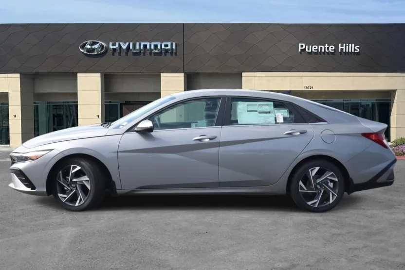 2025 Hyundai Elantra Limited photo 1