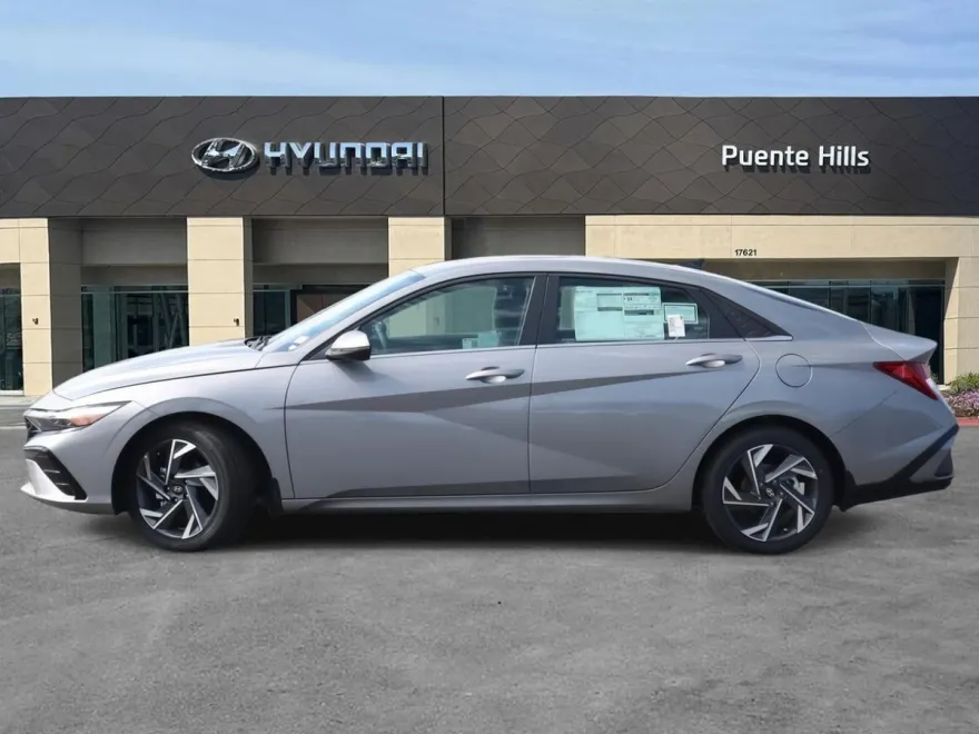 2025 Hyundai Elantra Limited photo 1