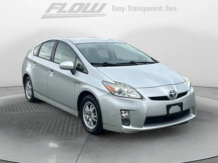 2010 Toyota Prius Three photo 1