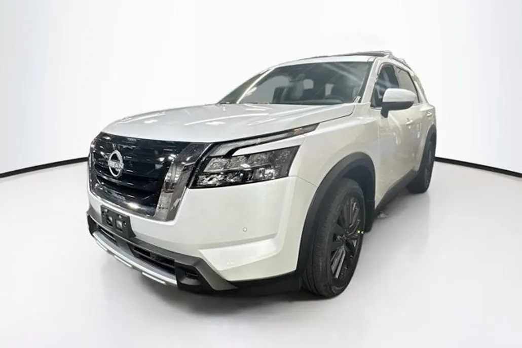 2025 Nissan Pathfinder SL photo 1