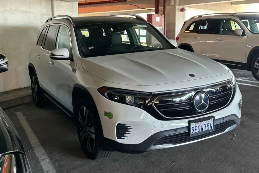 2022 Mercedes Benz EQB 350 4MATIC photo 1