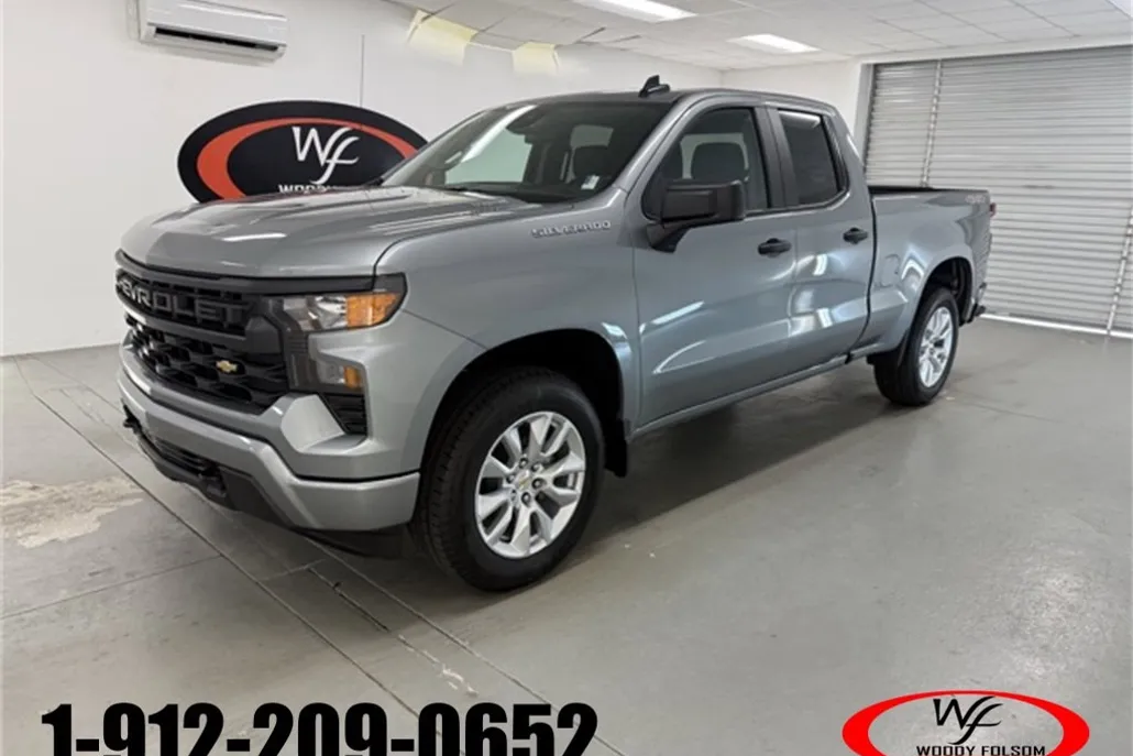 2026 Chevrolet Silverado Custom photo 1