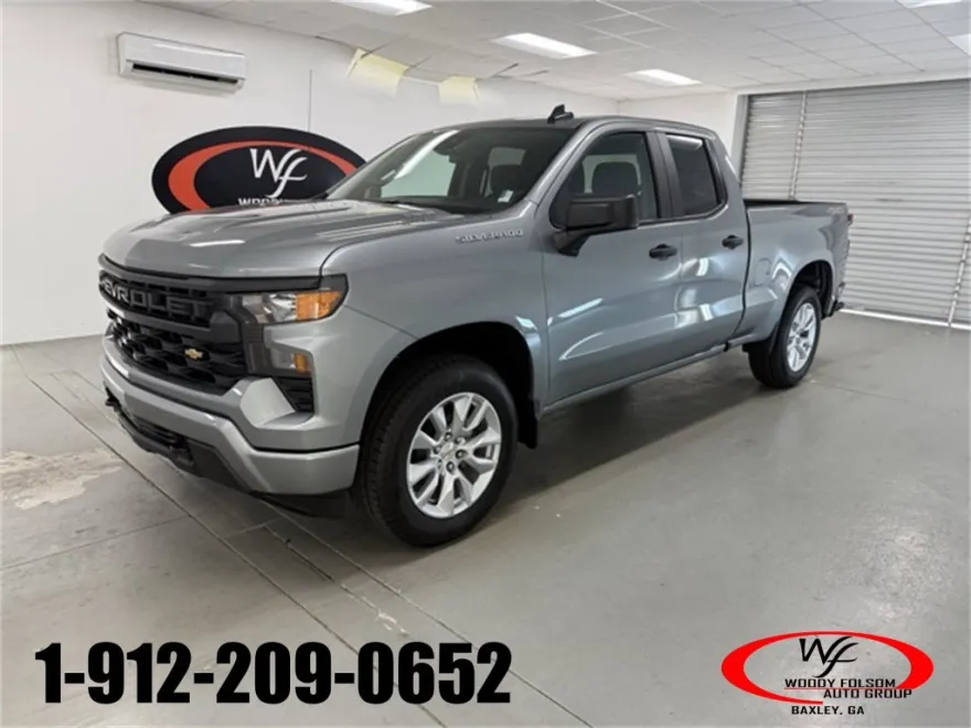 2026 Chevrolet Silverado Custom photo 1