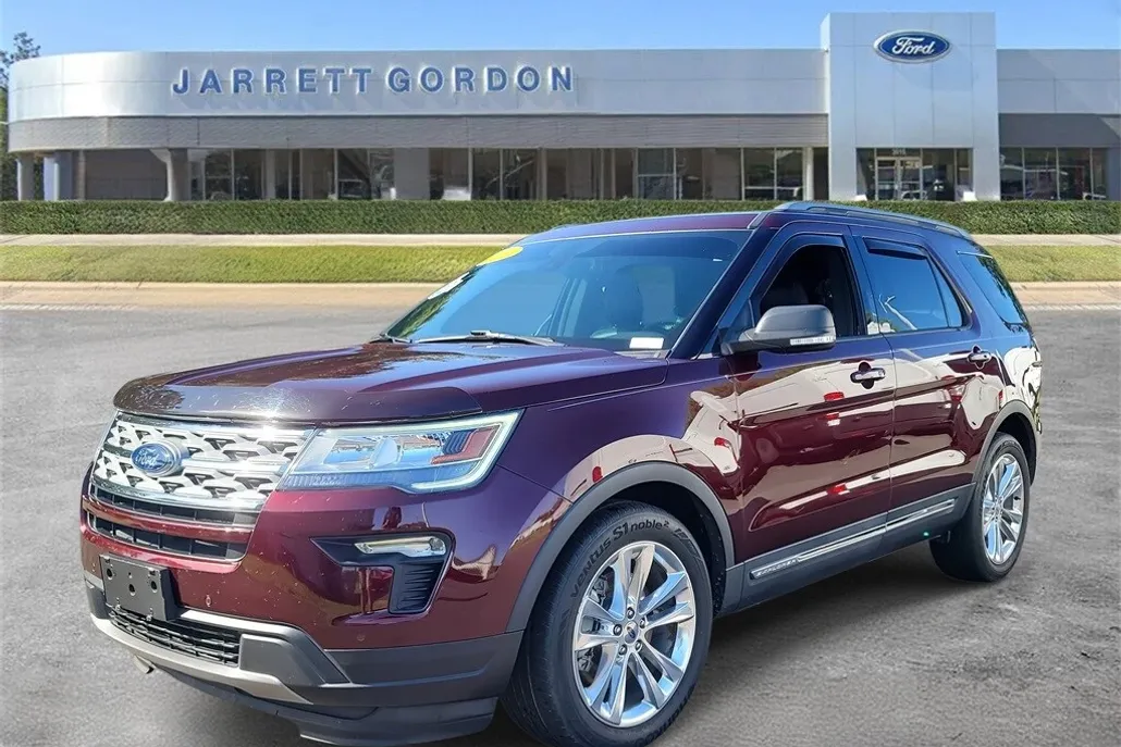 2019 Ford Explorer XLT photo 1