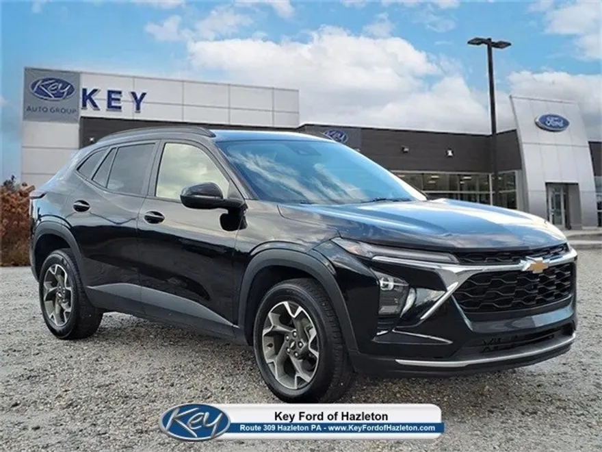 2024 Chevrolet Trax LT photo 1