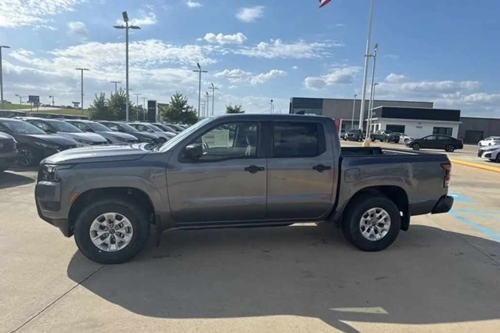 2026 Nissan Frontier Crew Cab S photo 1
