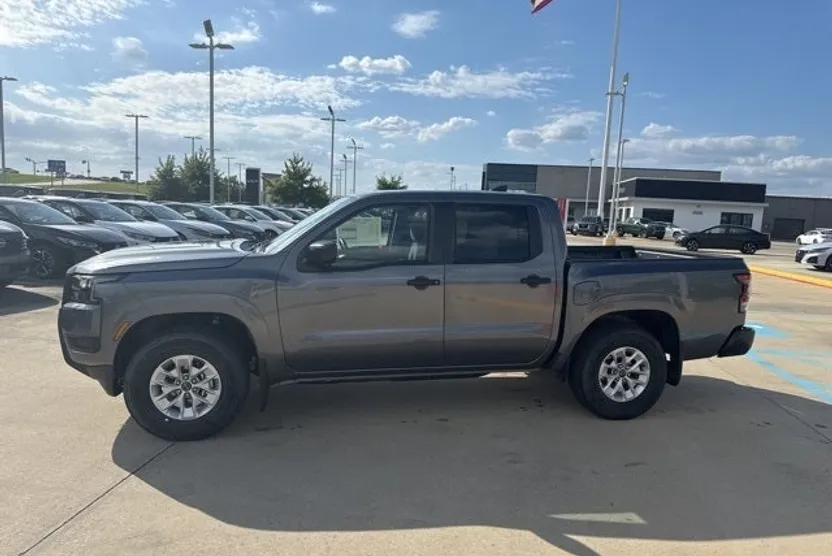 2026 Nissan Frontier Crew Cab S photo 1