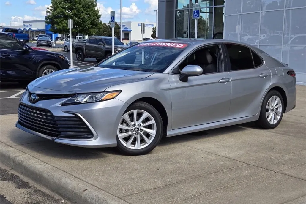 2024 Toyota Camry LE photo 1