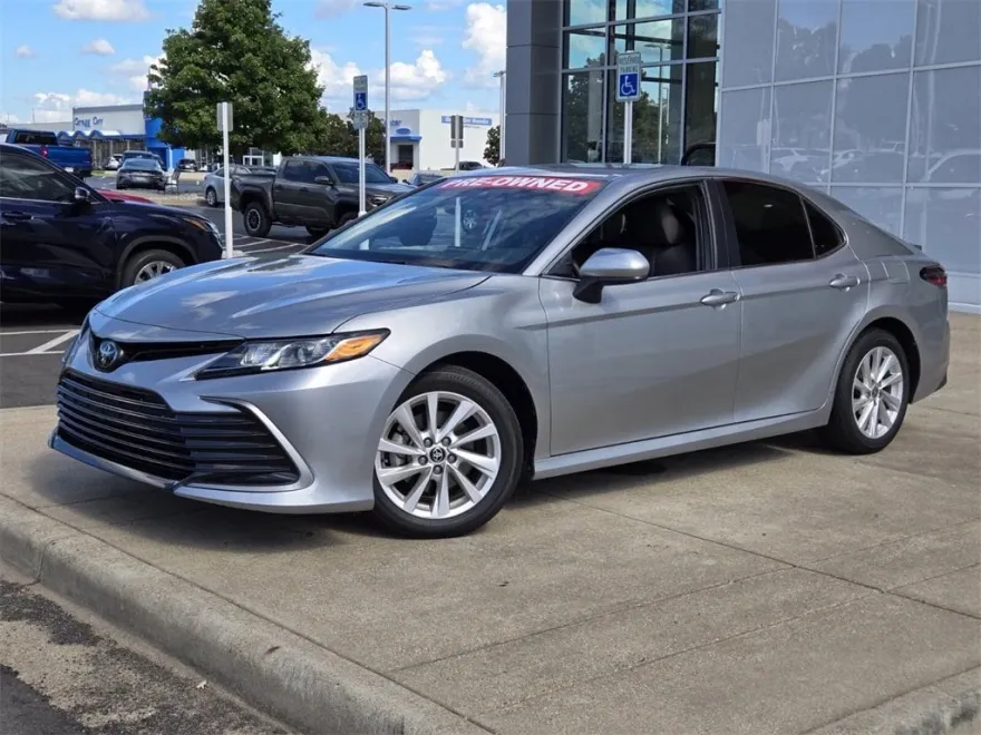 2024 Toyota Camry LE photo 1