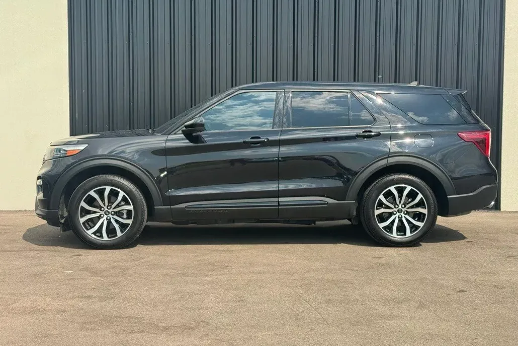 2022 Ford Explorer ST-Line photo 1