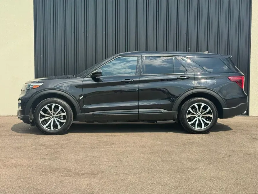 2022 Ford Explorer ST-Line photo 1