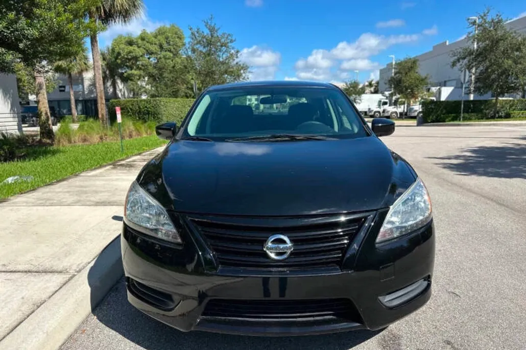 2015 Nissan Sentra S photo 1