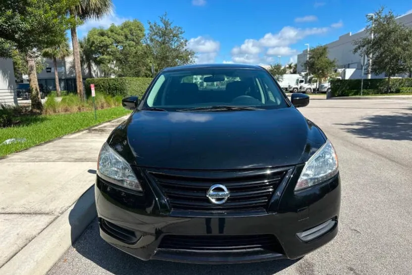 2015 Nissan Sentra S photo 1