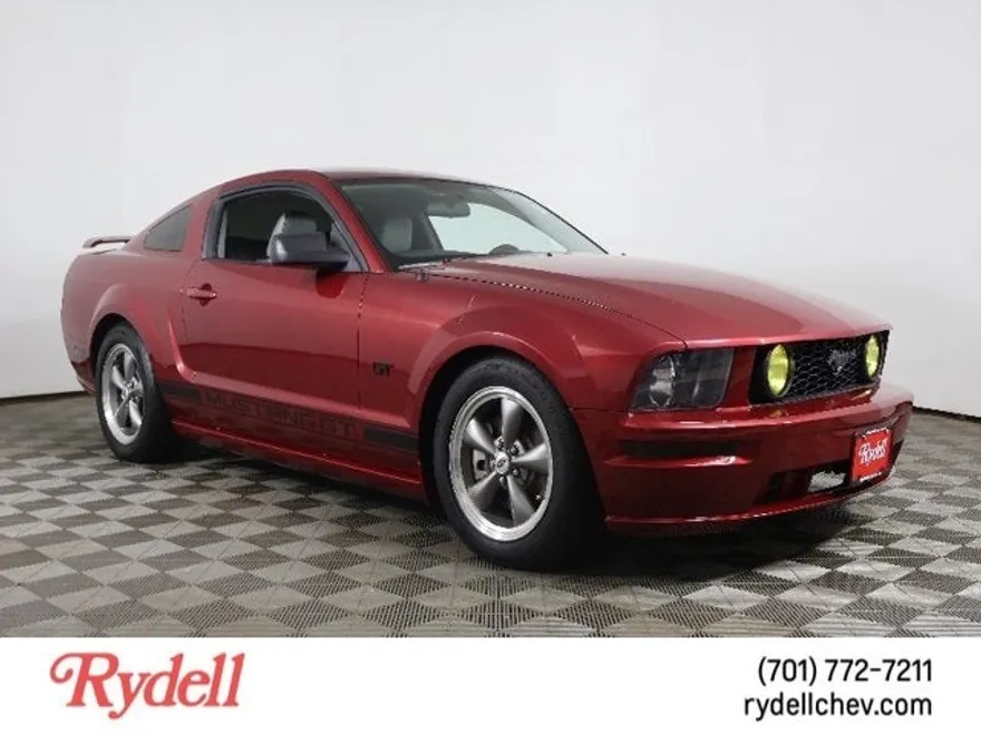 2005 Ford Mustang GT Deluxe photo 1