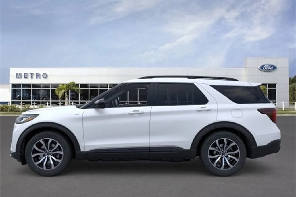 2025 Ford Explorer ST-Line photo 1