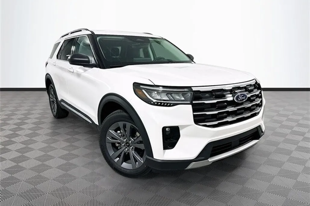 2025 Ford Explorer photo 1