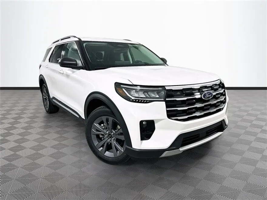 2025 Ford Explorer photo 1