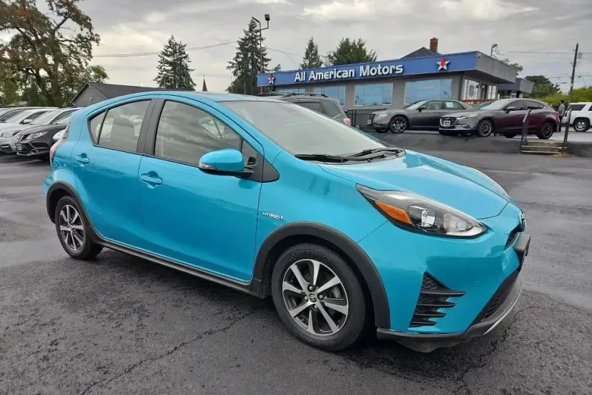 2018 Toyota Prius C Three photo 1