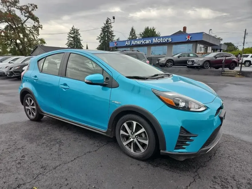 2018 Toyota Prius C Three photo 1