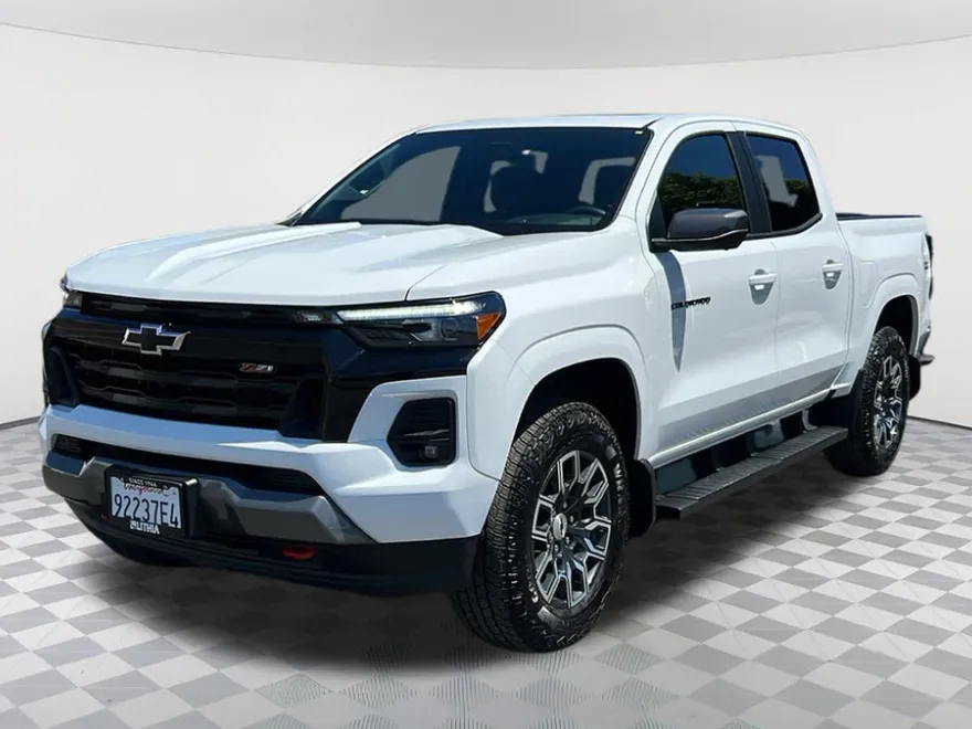 2025 Chevrolet Colorado Z71 photo 1