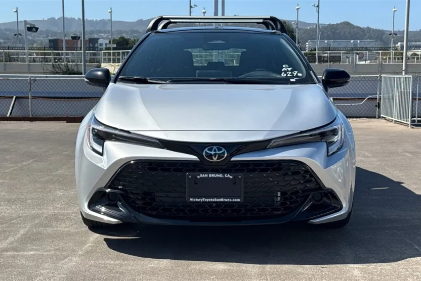 2025 Toyota Corolla SE photo 1