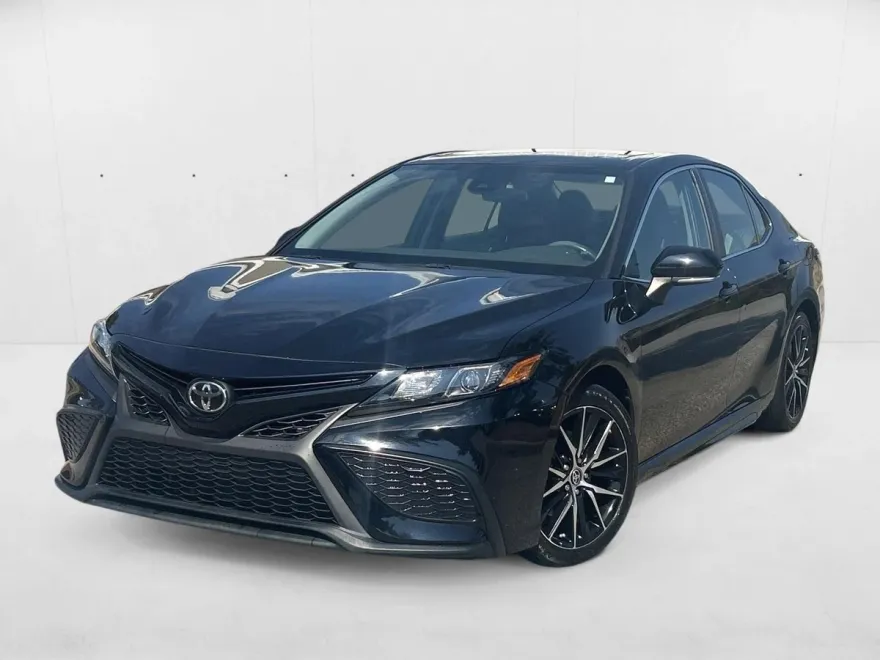 2021 Toyota Camry SE photo 1