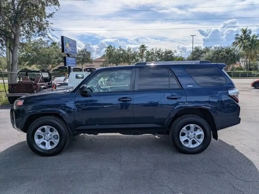 2023 Toyota 4Runner SR5 photo 1