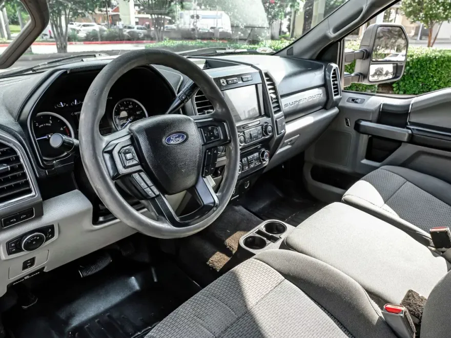 2017 Ford F-250 XLT photo 2