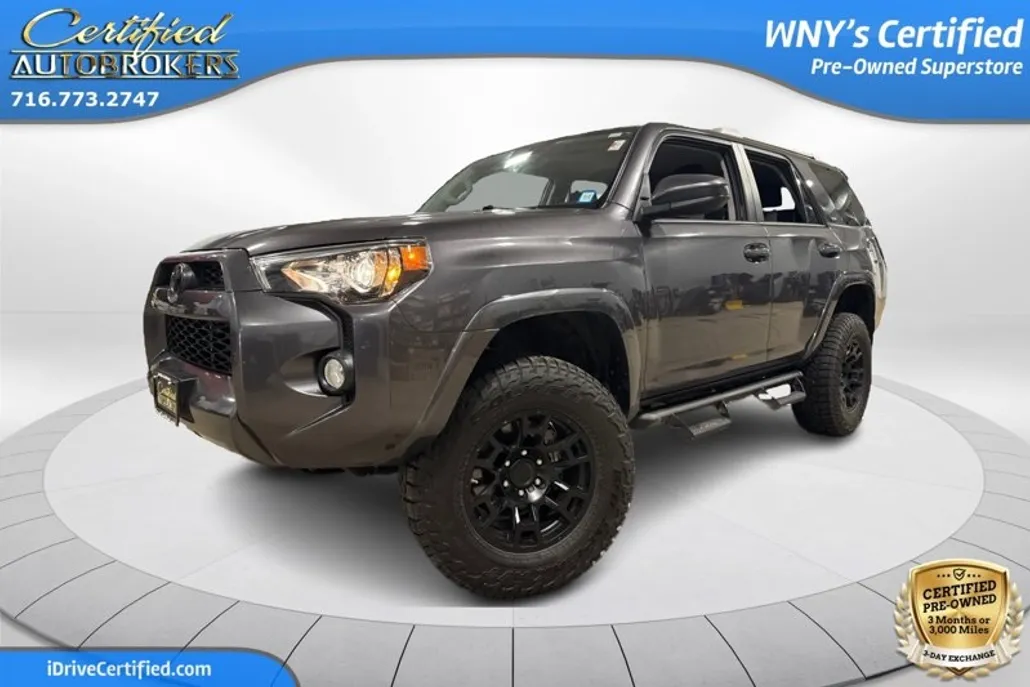 2019 Toyota Highlander LE photo 1