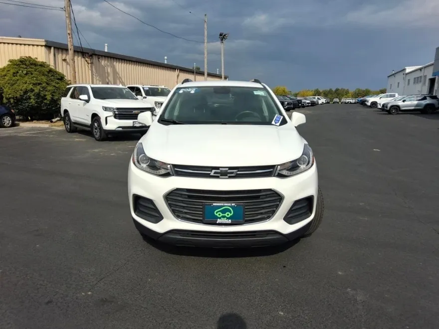 2022 Chevrolet Trax LT photo 1