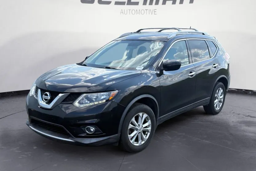 2016 Nissan Rogue SV photo 1