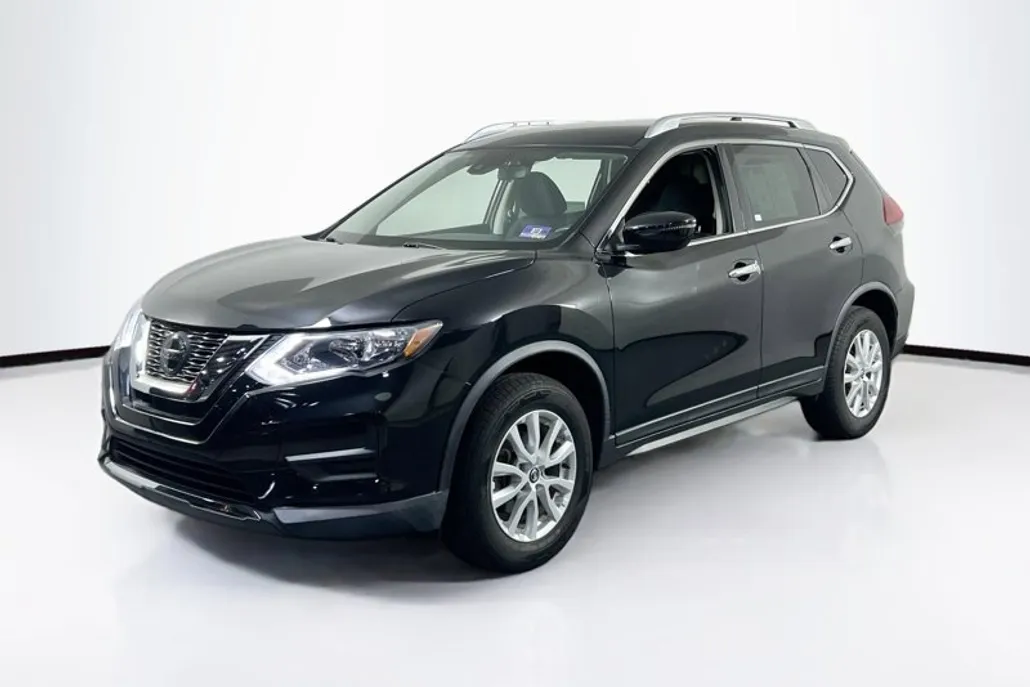 2019 Nissan Rogue SV photo 1