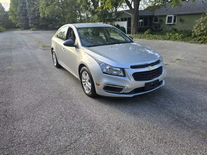 2015 Chevrolet Cruze LS photo 1