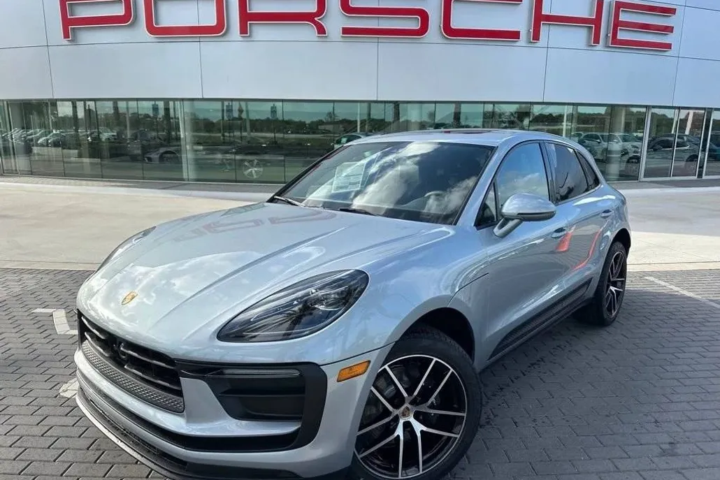 2025 Porsche Macan T photo 1