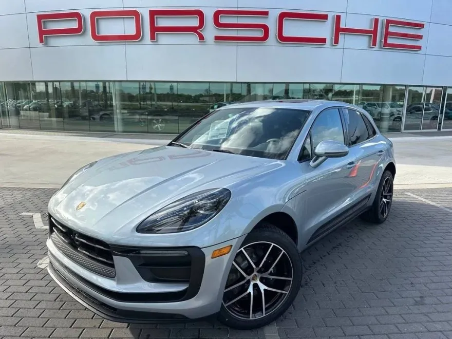 2025 Porsche Macan T photo 1