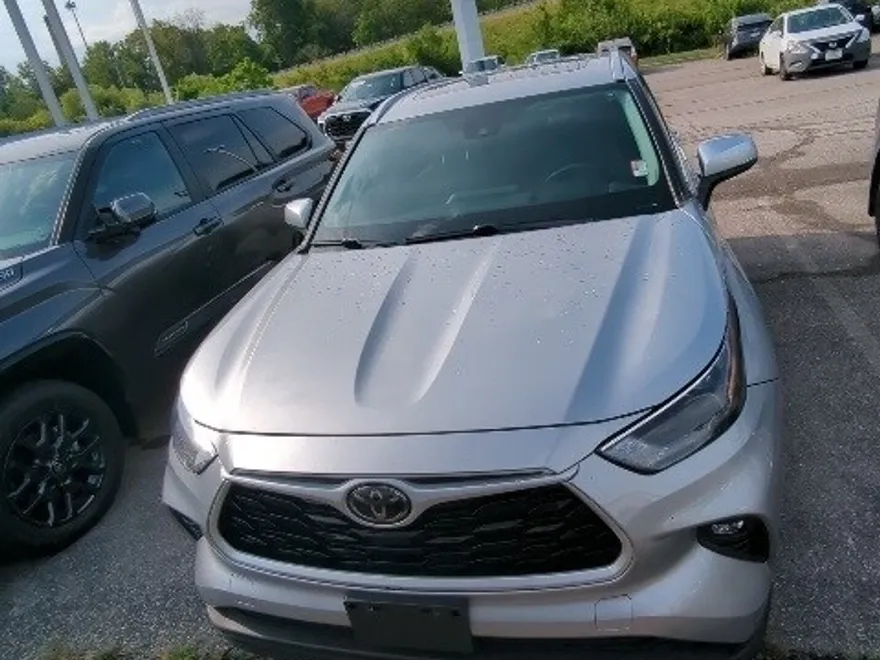 2022 Toyota Highlander XLE photo 1