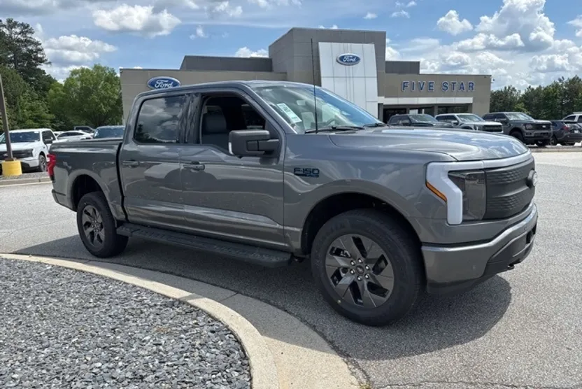 2025 Ford F-150 Lightning photo 1