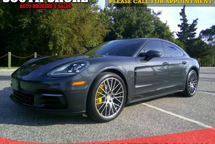2018 Porsche Panamera 4 photo 1