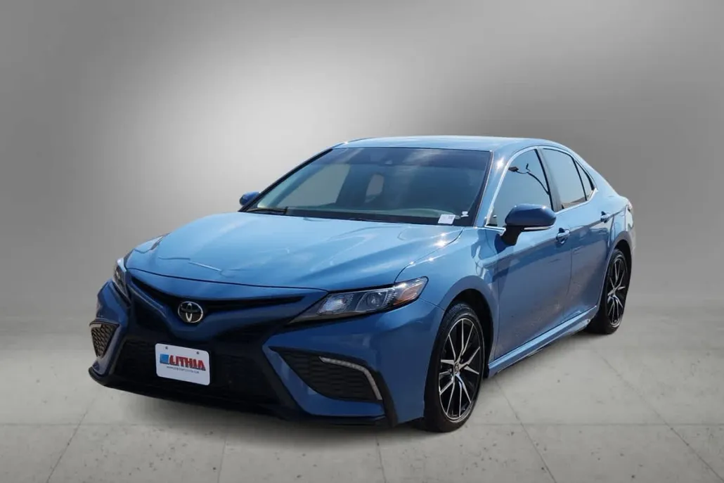 2024 Toyota Camry SE photo 1