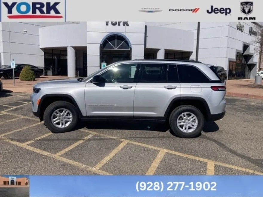 2025 Jeep Grand Cherokee Laredo photo 1