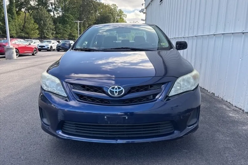 2013 Toyota Corolla LE photo 1