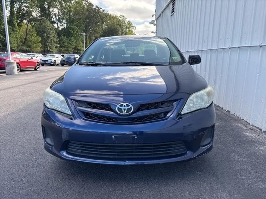 2013 Toyota Corolla LE photo 1