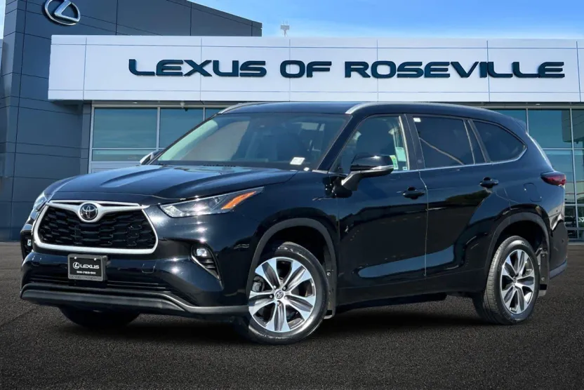 2024 Toyota Highlander XLE photo 1