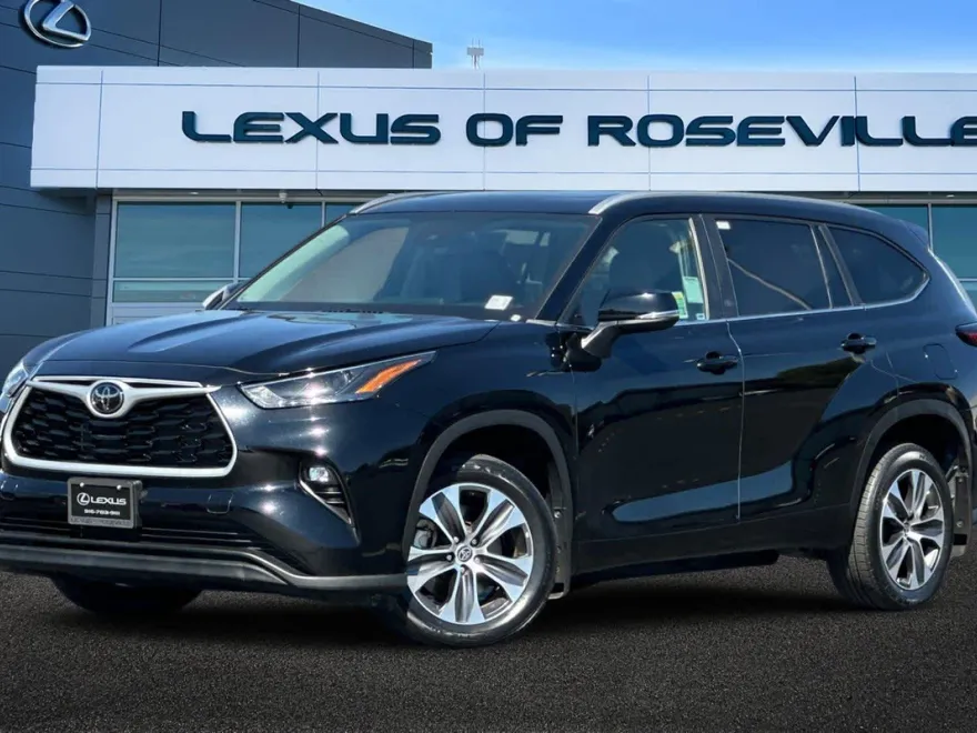 2024 Toyota Highlander XLE photo 1