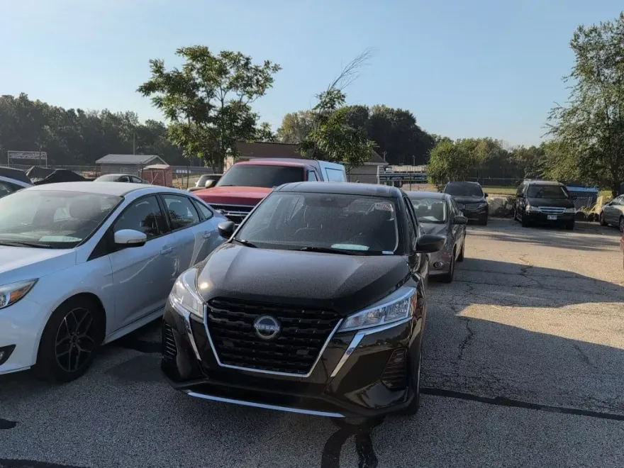 2024 Nissan Kicks S photo 1