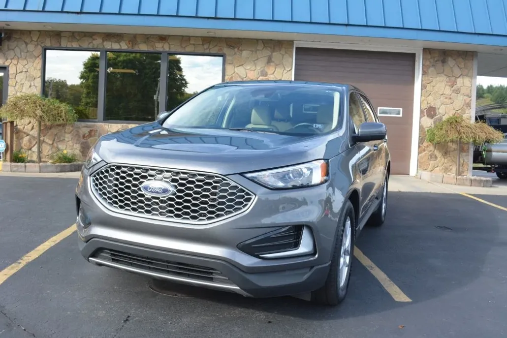 2024 Ford Edge SEL photo 1