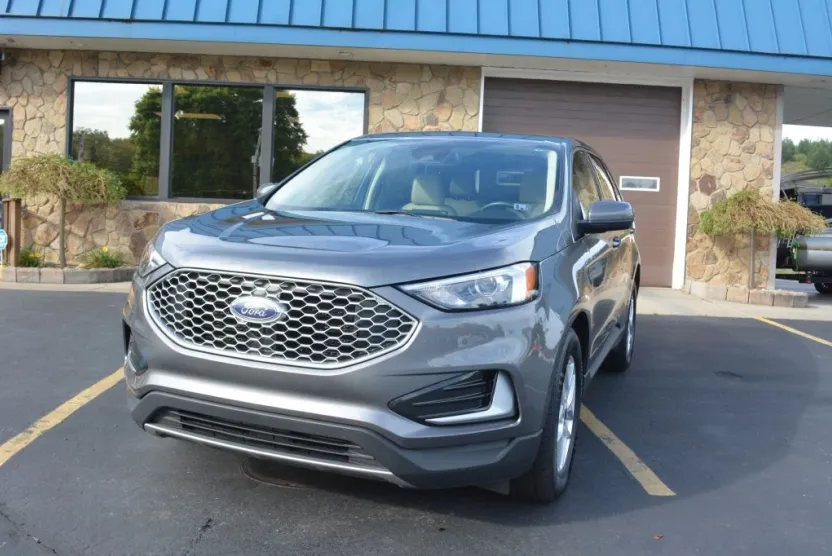 2024 Ford Edge SEL photo 1